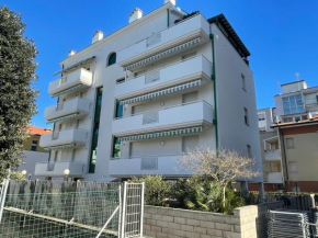 AIRONE MARE-OLIMPIA- Pochi passi dal mare, posto spiaggia